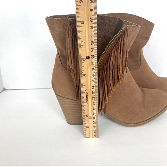 Sugar Tuko Women's Tan Suede Almond Toe Block Heel Booties with Tassles Size 9M - Picture 7 of 11